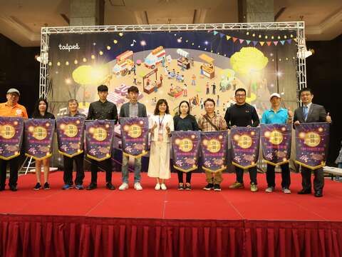 夜市打牙祭得獎合影