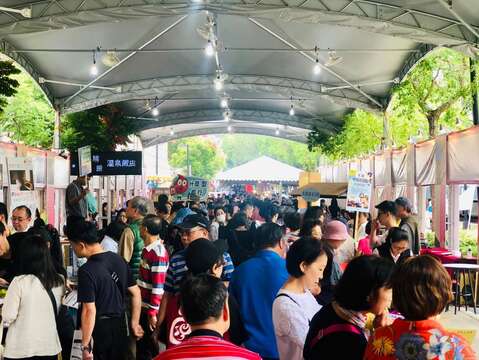 Beitou Bathrobe Festival Kicks Off! Come to the Hottest Xinbeitou This Winter!
