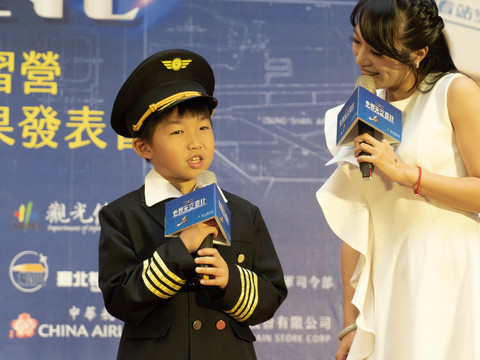 永吉國小四年級岳威羽小朋友希望自己像謝文達一樣成為守護人民的飛行員
