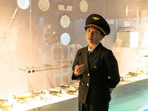 興雅國小六年級李秉洋小朋友導覽「世界天空臺北」特展