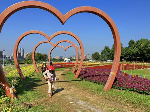 古亭河濱公園俯拾皆是唯美夢幻景緻,吸引許多民眾前來拍照