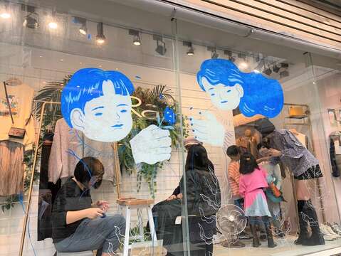 藝術家夏仙與民眾進行戀愛諮詢