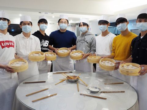 臺北市政府積極推廣日本學生來臺修學旅行，今(5)日於臺北市特色餐廳歡迎濱松市立高等學校師生來訪