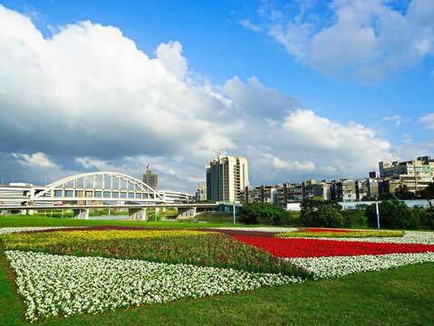 天氣好時推薦至河濱公園走走
