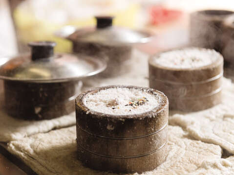 The best way to eat sponge cakes is to have one that is freshly-made! (Photo / Yi Choon Tang)