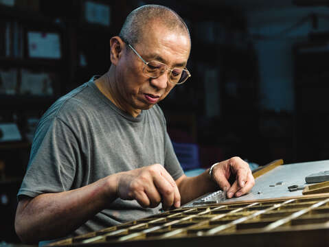Nowadays, Master Zhang is one of a few of the craftsmen who are still familiar with movable type.