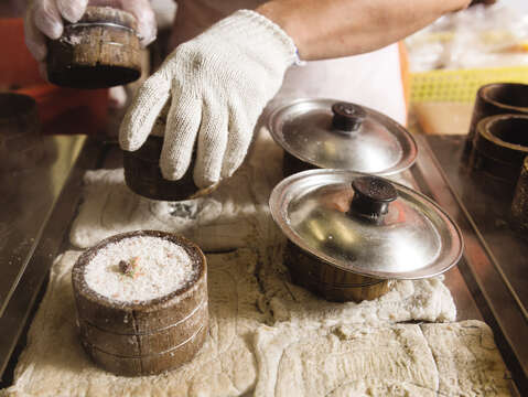 合興糕糰を訪れると鬆糕を作る際の作業工程を見ることができます。