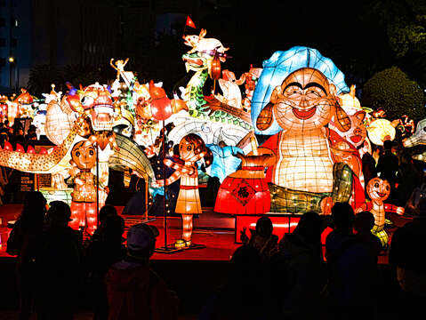 Lantern Festival celebrates the end of lunar new year and is just as meaningful for locals. (Photo / Gao Zanxian)