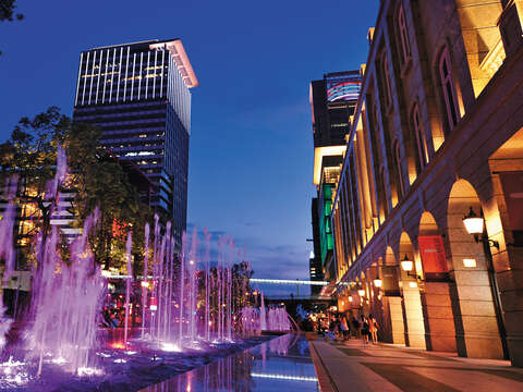 The Xinyi District has a number of department stores serving up the unique urban style of Taipei. (Photo / Zhang Weiming)