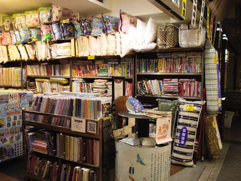 Rui-Cheng is now selling all kinds of trendy duvets and wool quilts, giving customers multiple choices to purchase. (Photo / MyTaiwanTour)