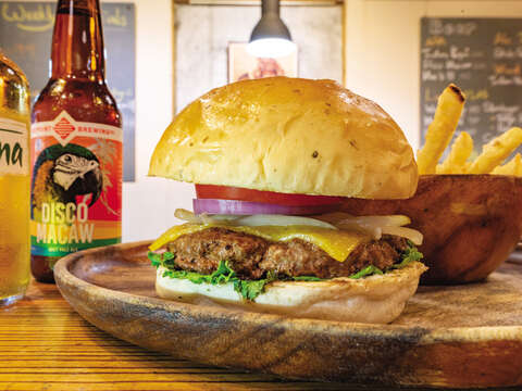 KIWI GOURMET BURGERS