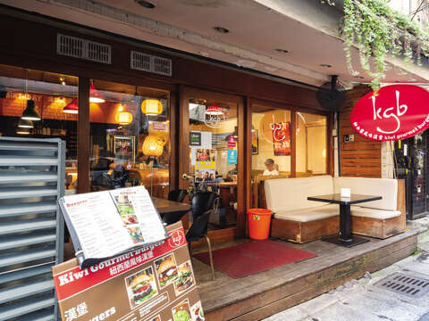 KIWI GOURMET BURGERS