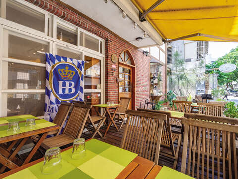 OMA URSELS GERMAN RESTAURANT & BAKERY