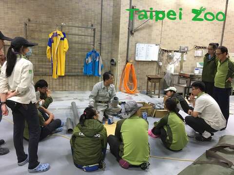 最近臺北市立動物園開了一堂「動物玩具DIY教室」（劉晉廷攝）