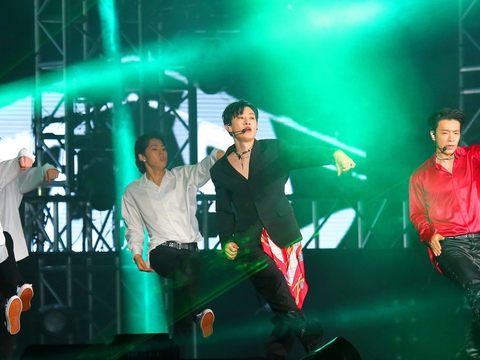 韓國人氣天團Super Junior子團D&E 帥氣登上臺北跨年晚會現場,以熱情組曲嗨翻現場民眾,掀起跨年高潮。
