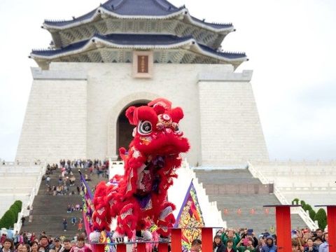 中正紀念堂自1月26日至29日每天下午4時於民主大道辦理新春藝文表演