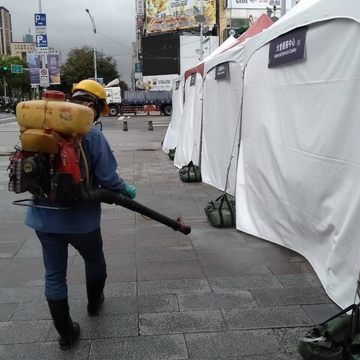 因應新型冠狀病毒來襲，北市府於燈節各服務台及各燈區進行全面消毒，全面提升防疫措施