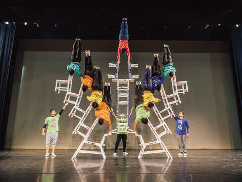 Nowadays, props used in traditional folk acrobatics are custom-made so that performers can complete the complex routines easier. (Photo / Samil Kuo)