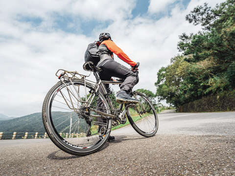 Come to Taipei, get on your bike, and have a cycling trip in spring. (Photo / Samil Kuo)