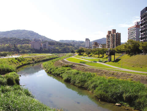 There are parks on both sides of the various rivers that run through Taipei, which is the best option for biking. (Photo / Taiwan Scene)
