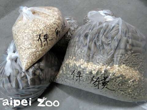 整理出哪些狀況可以從每天「送餐」整併成一週送一次就好（混合飼料）