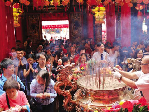 Every year on Mazu’s birthday, people join the march and celebration to pray for blessings at Songshan Ciyou Temple. (Photo / Songshan Ciyou Temple)