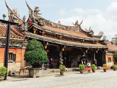 大龍峒にある保安宮は中国の泉州から台湾に渡ってきた人たちの信仰の中心です。(写真/ 日常散歩）
