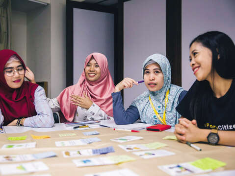 One-Forty provides Southeast Asian migrant workers with opportunities to learn Chinese and other skills. (Photo / One-Forty)