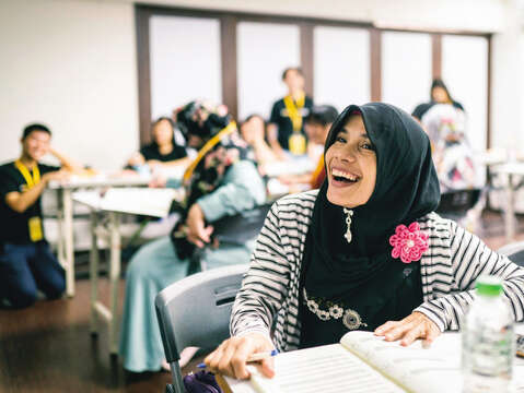 One-Fortyは東南アジアの移住労働者に対し、中国語と様々な技術を学ぶ場を提供しています。（写真：One-Forty）。