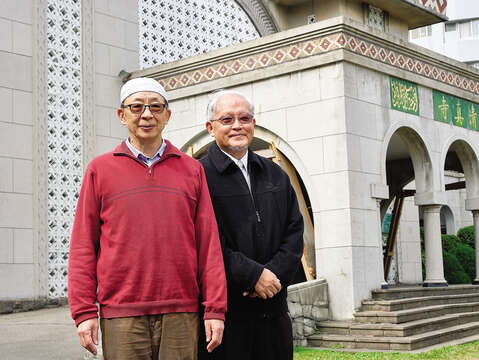 Chao (right) and his lifelong friend Omar Wang (left) both have vivid memories of the establishment of Taipei Grand Mosque. (Photo / Yenyi Lin)