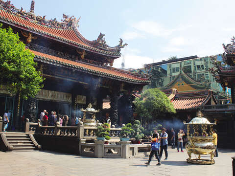 For those who enjoy cultural experiences, Chao suggests visiting temples to learn more about local life. (Photo / Liu Jiawen)