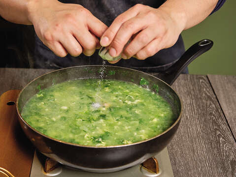 Spinach Soup w/ Chicken & Tofu (Step5-1)