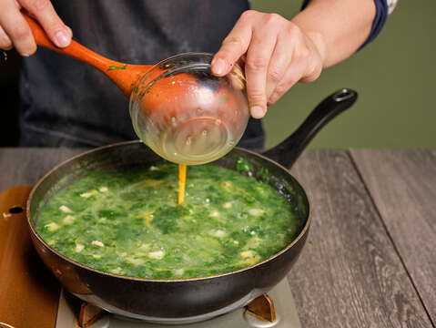 Spinach Soup w/ Chicken & Tofu (Step5-2)