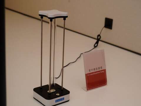 房間備有紫外線燈進行消毒