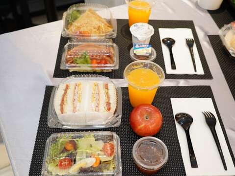 飯店亦協助提供入住民眾餐點。
