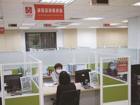 南港東明青銀站 005