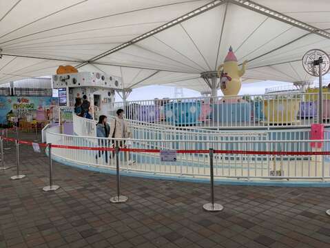 兒童新樂園-遊樂設施排隊地面標線