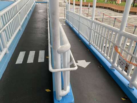 兒童新樂園-排隊地面標線