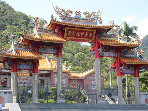 圓覺寺步道入口由葉氏祖廟旁的小路進入