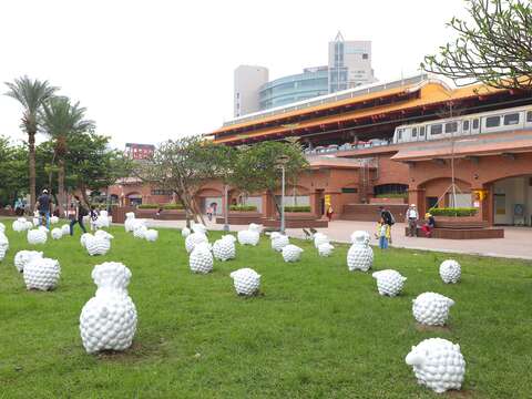 淡水站外藝術展