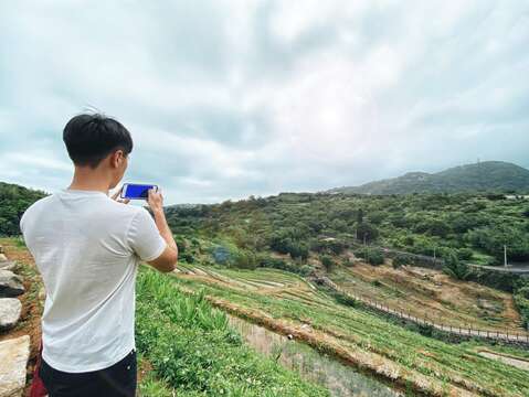 遠眺梯田景致。