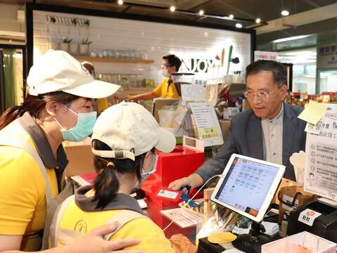 蔡副市長在Enjoy餐廳支持身障者就業