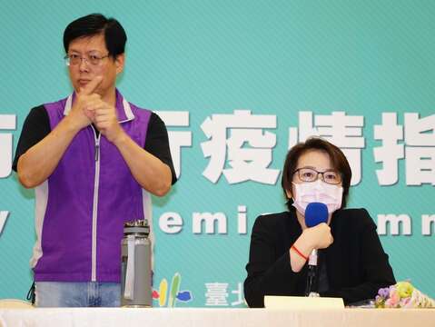 說明與手語翻譯_疫情會議記者會_多功能廳_高讚賢攝