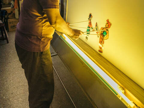 Simple as it may seem in the front of the screen, a shadow puppeteer actually needs years to master manipulation skills behind the scene. (Photo/Samil Kuo)