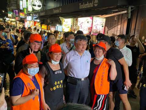 柯市長視察公館夜市合影