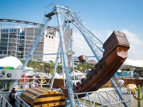 Taipei Children's Amusement Park boasts a variety of large amusement facilities that can be enjoyed by children, and even parents, too.