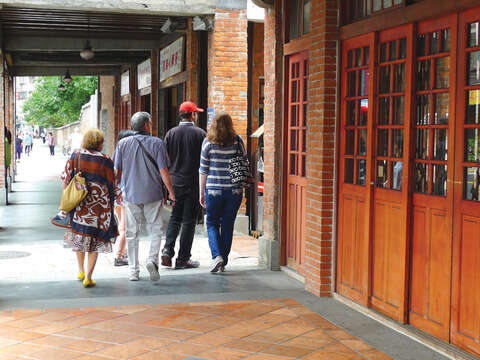 The historic and atmospheric buildings in Taipei’s old town like Wanhua attract visitors from all around the world. (Photo/MyTaiwanTour)