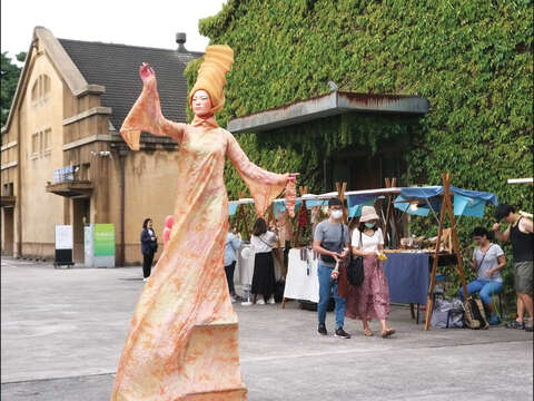 Huashan 1914 Creative Park is a cultural-creative hub, home to dozens of chic designer boutique shops, eateries and cafes and serves as a venue for exhibits and performances. (Photo/Yenping Yang) 