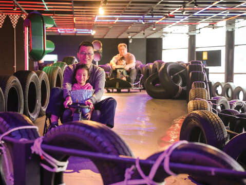 Enjoying quality time with kids is one of the best ways to strengthen family ties. (Photo/Crazy Cart Café)
