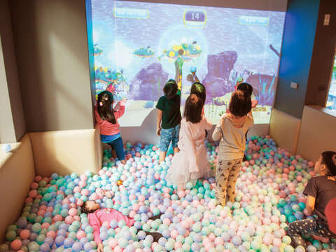 With a glittering interior, multiple amusement facilities and delicious foods, Money Jump will definitely leave its customers mesmerized. (Photo/Money Jump Fun & Restaurant)